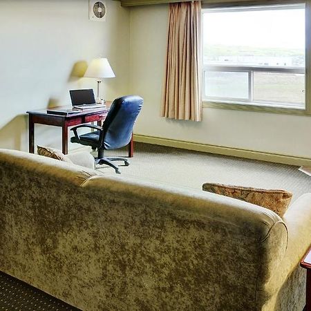 Nova Inn Peace River Bagian luar foto