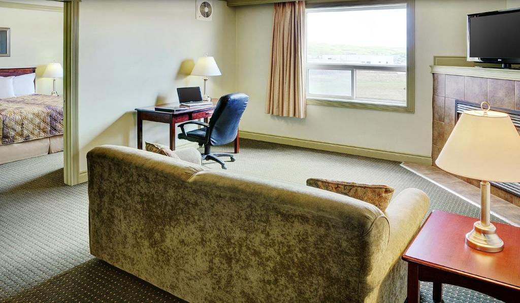 Nova Inn Peace River Bagian luar foto